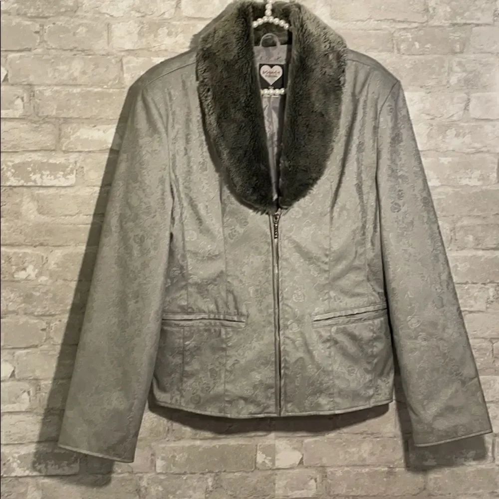 Ashley 26 International Jacket Silver Embossed Faux Fur Collar Silver Sz Med